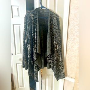 Very soft woman’s extra large leopard print fleece.